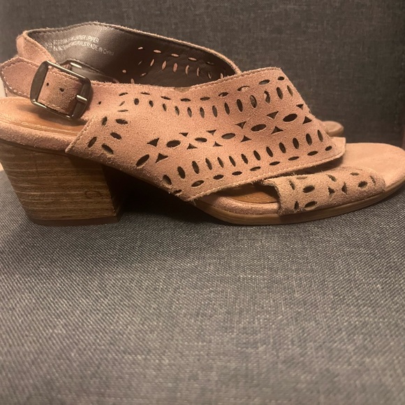 Pink suede open toe heels - Picture 2 of 2